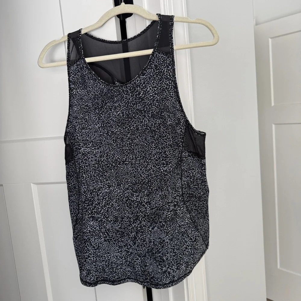 Lululemon Black White sculpt II Tank‎ Top Sleeveless Stretch night view